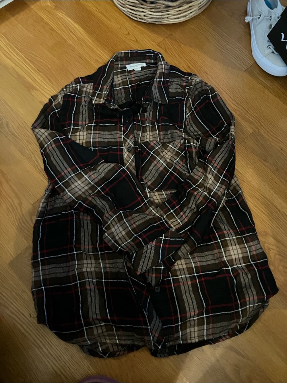 beachlunchlounge Black, Brown & Red Plaid Button-Down Shirt